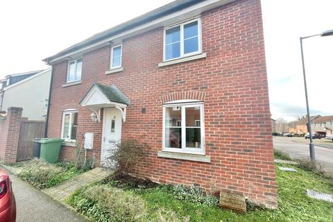 3 bedroom semi-detached house to rent, Lobelia Lane, Norwich