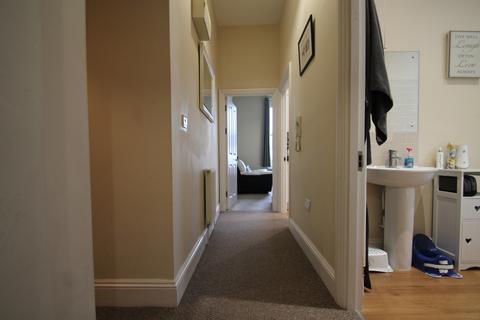 2 bedroom flat to rent, Mill Road