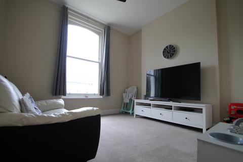 2 bedroom flat to rent, Mill Road