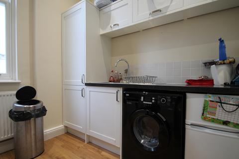 2 bedroom flat to rent, Mill Road