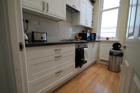 2 bedroom flat to rent, Mill Road