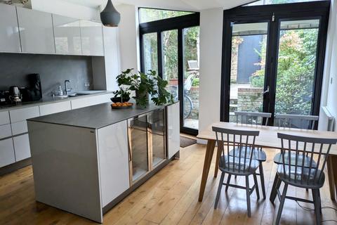 2 bedroom end of terrace house to rent, Battledean Road, N5