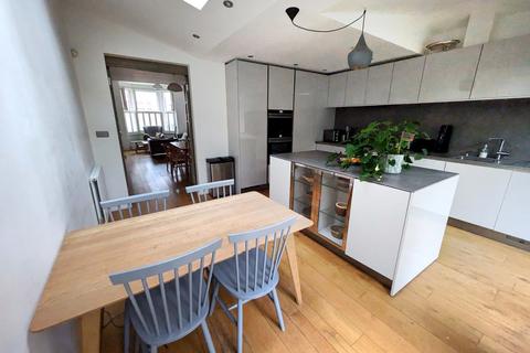 2 bedroom end of terrace house to rent, Battledean Road, N5