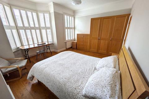 2 bedroom end of terrace house to rent, Battledean Road, N5