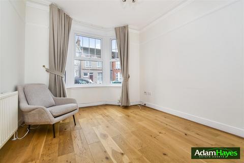 2 bedroom maisonette to rent, Grange Avenue, London N12