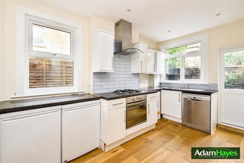 2 bedroom maisonette to rent, Grange Avenue, London N12