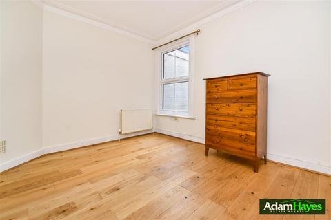 2 bedroom maisonette to rent, Grange Avenue, London N12