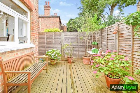 2 bedroom maisonette to rent, Grange Avenue, London N12