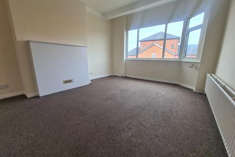 2 bedroom flat to rent, Manor Court, York Way, London, N20