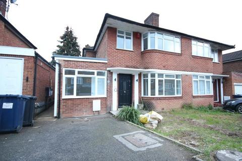 3 bedroom semi-detached house to rent, Edgware HA8