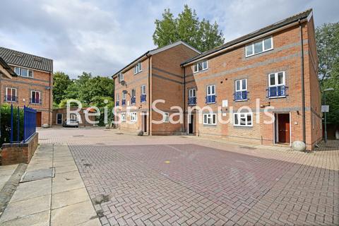 6 bedroom semi-detached house to rent, Ambassador Square, Canary Wharf, London E14