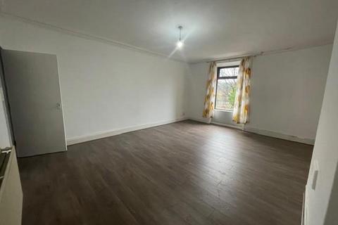 2 bedroom apartment to rent, High Street, Queensbury BD13