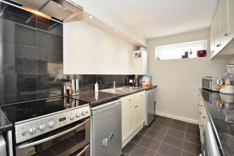 2 bedroom apartment for sale, Edgecumbe Court, Staines upon Thames TW18