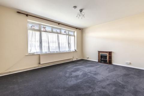 2 bedroom maisonette to rent, Halons Road, New Eltham SE9