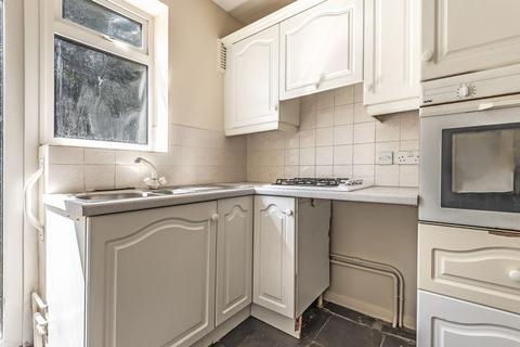 2 bedroom maisonette to rent, Halons Road, New Eltham SE9