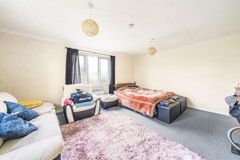 Studio for sale, Fairbairn Close, Purley