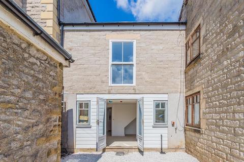 3 bedroom house to rent, London Road, Buxton