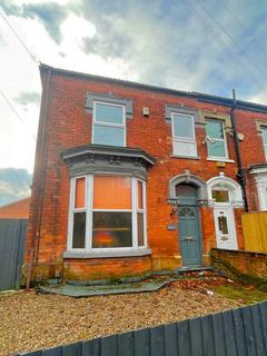 8 bedroom semi-detached house to rent, Eleanor Street, Grimsby