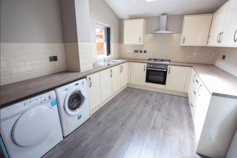 6 bedroom terraced house to rent, Sheil Rd, Kensington