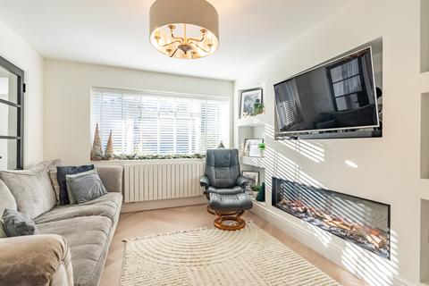 25 Ringway Road, Park Street, St Albans, AL2 2RE