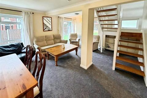 5 bedroom detached house to rent, Malt Hill, Surrey TW20