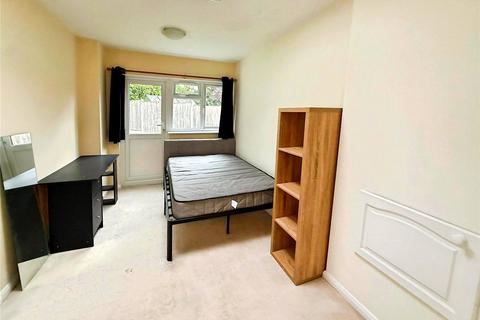 5 bedroom detached house to rent, Malt Hill, Surrey TW20