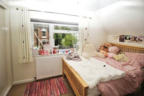 5 bedroom detached house to rent, Malt Hill, Surrey TW20