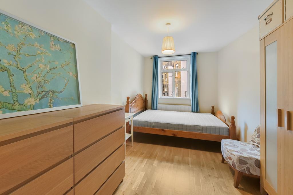 House in London - View 3