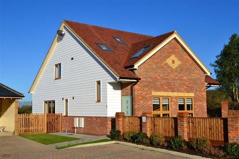 3 bedroom house to rent, Roundhouse Farm, Roestock Lane, Colney Heath