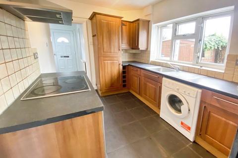 3 bedroom end of terrace house to rent, Barton Road, Warwickshire CV10