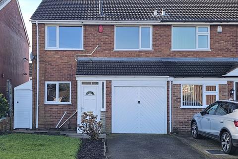 3 bedroom semi-detached house to rent, Chiltern Drive, Willenhall