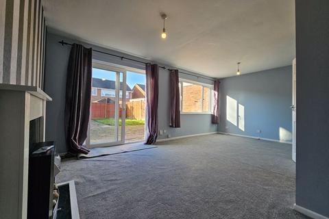 3 bedroom semi-detached house to rent, Chiltern Drive, Willenhall