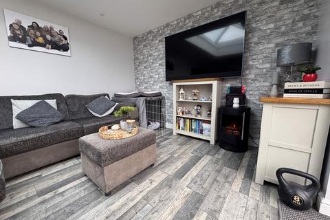 3 bedroom bungalow for sale, Ffordd Llewelyn, Valley, LL65