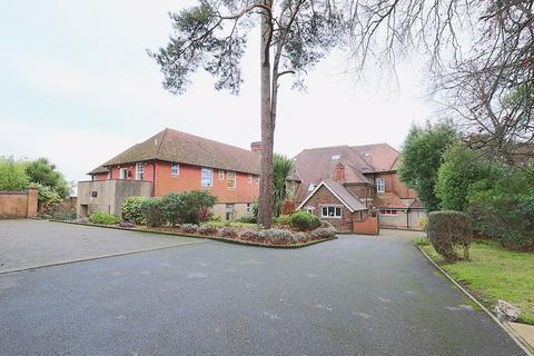 2 bedroom maisonette to rent, Holcombe Down Road, Teignmouth