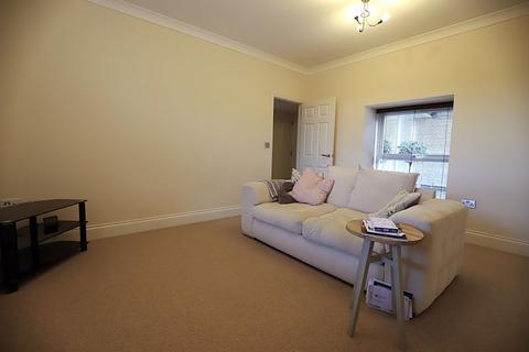 2 bedroom maisonette to rent, Holcombe Down Road, Teignmouth