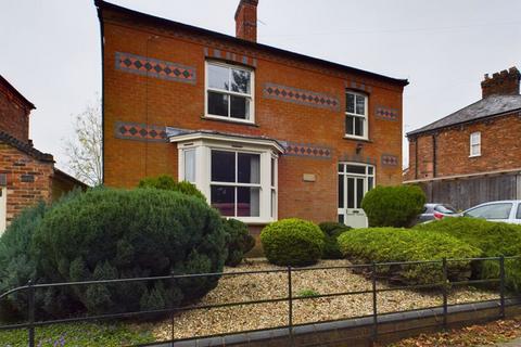 3 bedroom detached house for sale, 5 Linden Road, Horncastle