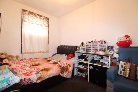 2 bedroom terraced house for sale, St. Peters Road, Luton