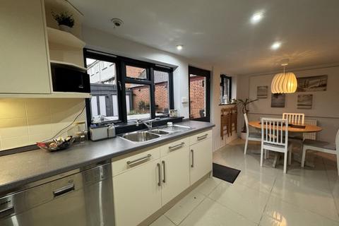 undefined, Immaculate Town Centre Home on North Street, Wareham