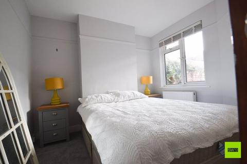 1 bedroom ground floor flat for sale, Dinton Road, London SW19