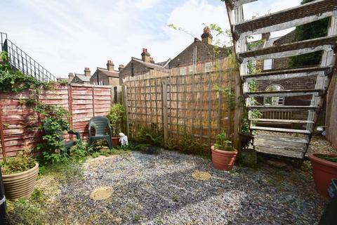 1 bedroom ground floor flat for sale, Dinton Road, London SW19