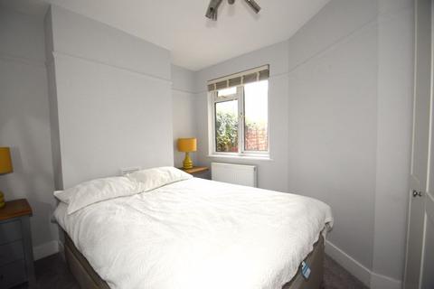 1 bedroom ground floor flat for sale, Dinton Road, London SW19