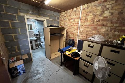 Property to rent, Pluckley Road, Charing, Ashford - Office with secure yard  - To Let