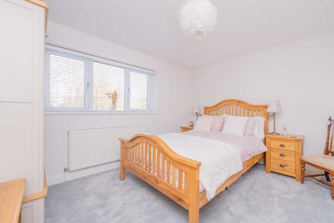 11 Applewood Close, Wrexham, LL13 7GU