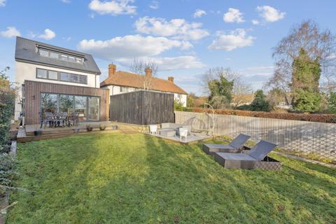 3 bedroom detached house for sale, Bernards Close, Aylesbury HP18