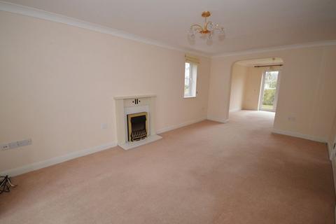 5 bedroom detached house to rent, Trenchard Avenue, Wendover HP22