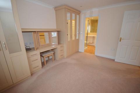 5 bedroom detached house to rent, Trenchard Avenue, Wendover HP22