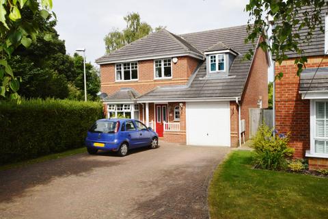 4 bedroom detached house to rent, Trenchard Avenue, Aylesbury HP22