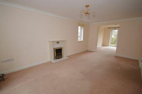 4 bedroom detached house to rent, Trenchard Avenue, Aylesbury HP22