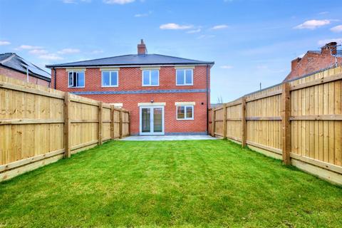 3 bedroom semi-detached house for sale, Lawrence Street, Long Eaton