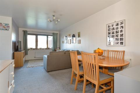 2 bedroom ground floor flat for sale, The Farrows, Maidstone, Kent